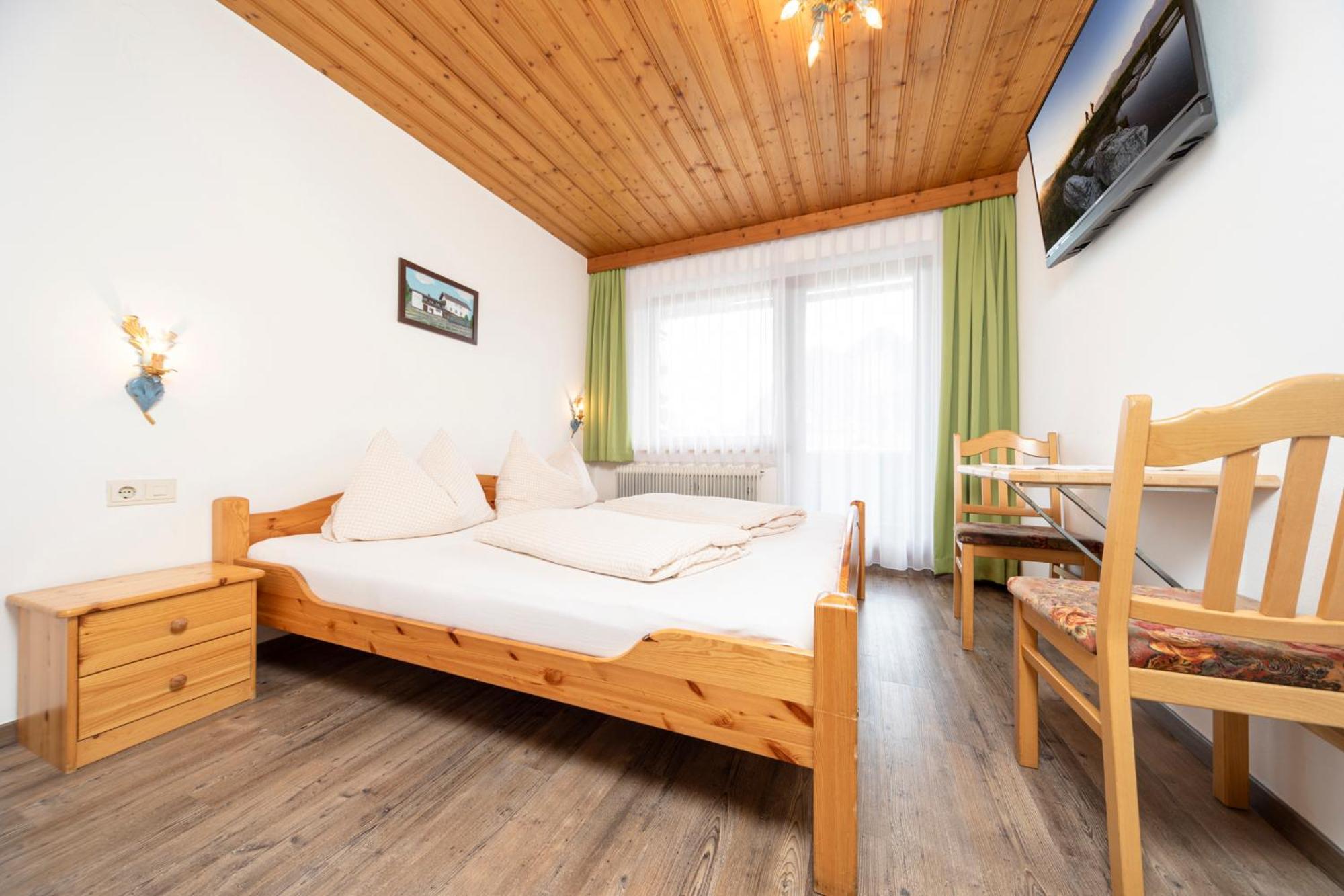 Gasthof Pension Knapp Strass im Zillertal Room photo